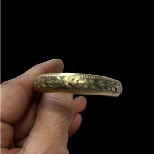 Vintage Elegant Floral Engraved Gold-Tone Women's Bracelet Small Wrists 5-6.5”